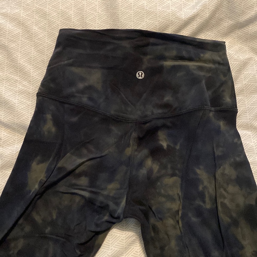 Lululemon Tiedye Align Size 4